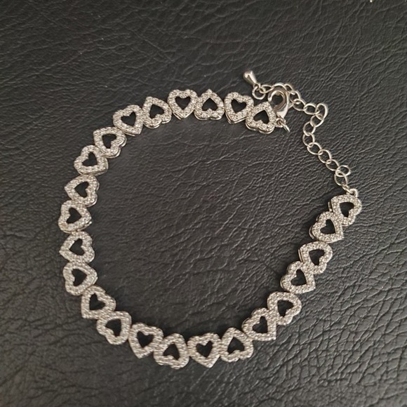 Crystal Hearts Tennis Bracelet Silver Tone Safety Chain Unsigned 6 to 8 Inches - Picture 2 of 8